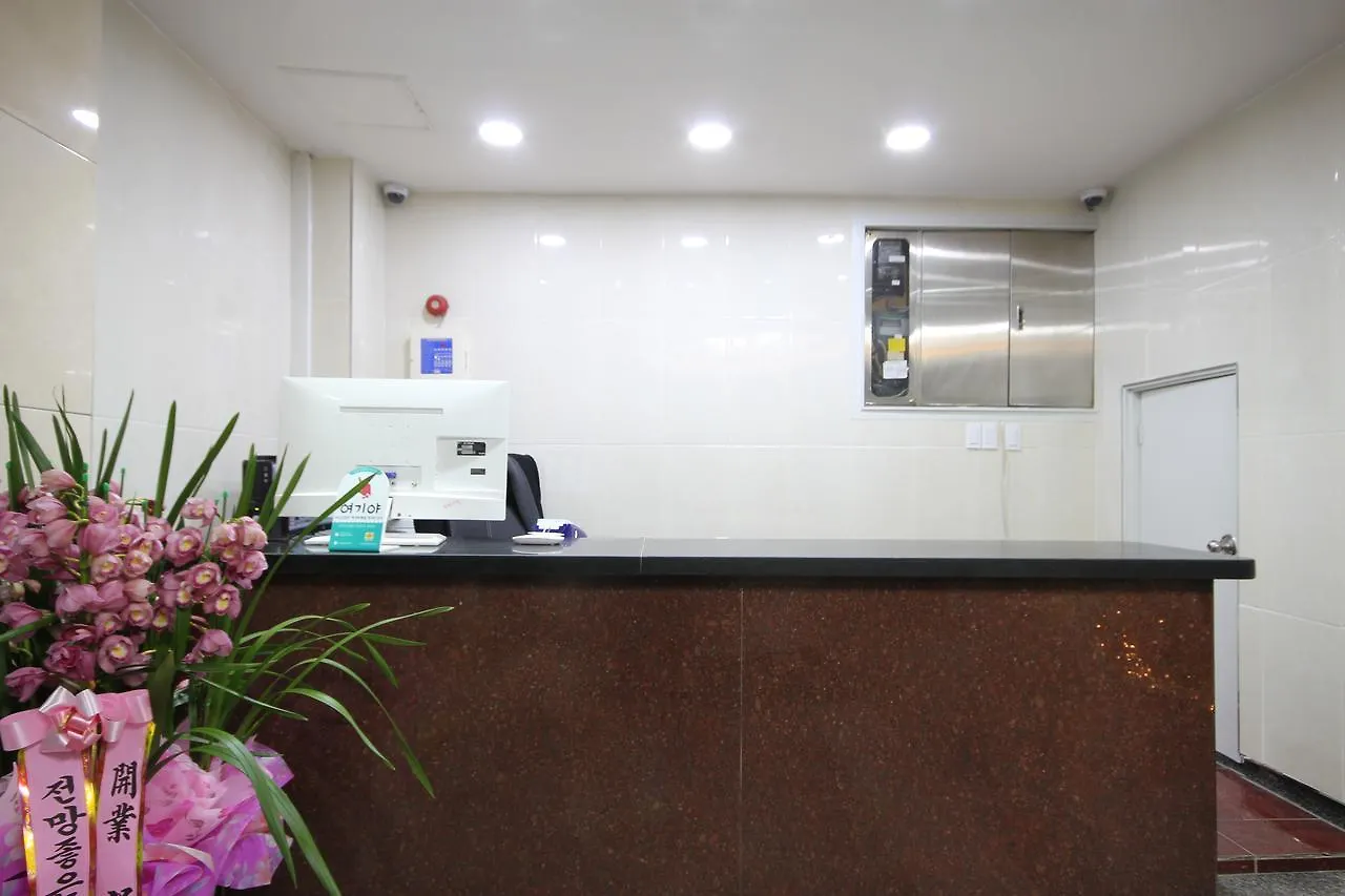 Business Hotel Busan Station 2*,