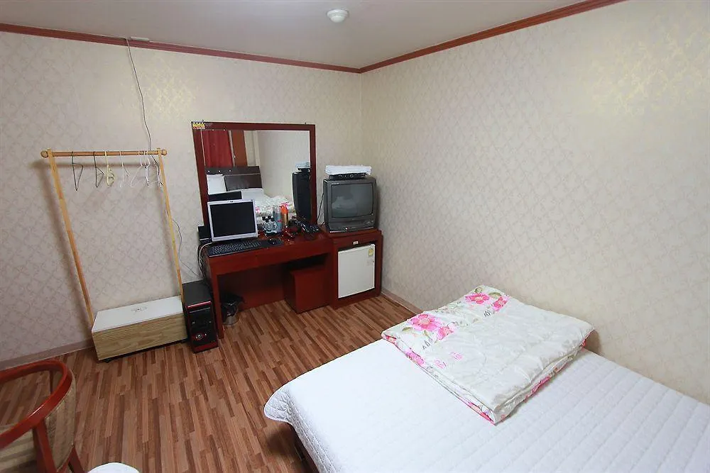 Business Hotel Busan Station 2*,  Corea del Sur