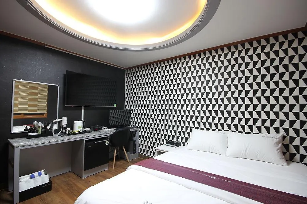 Business Hotel Busan Station Motel