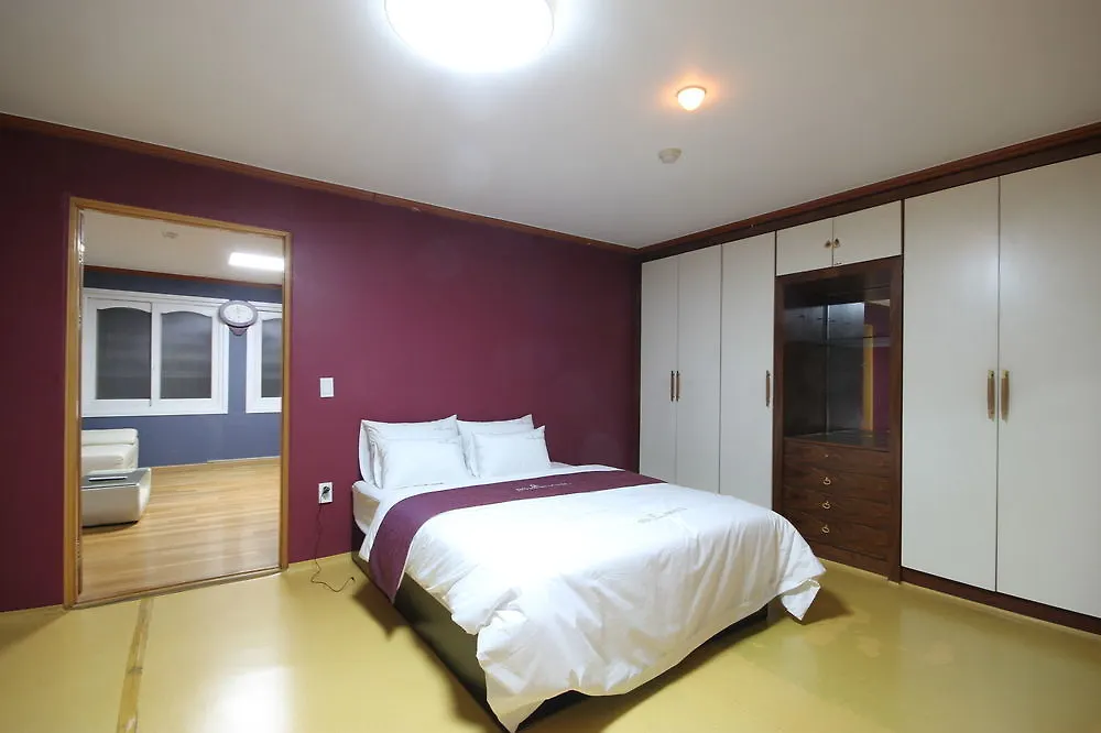 Business Hotel Busan Station 2*,