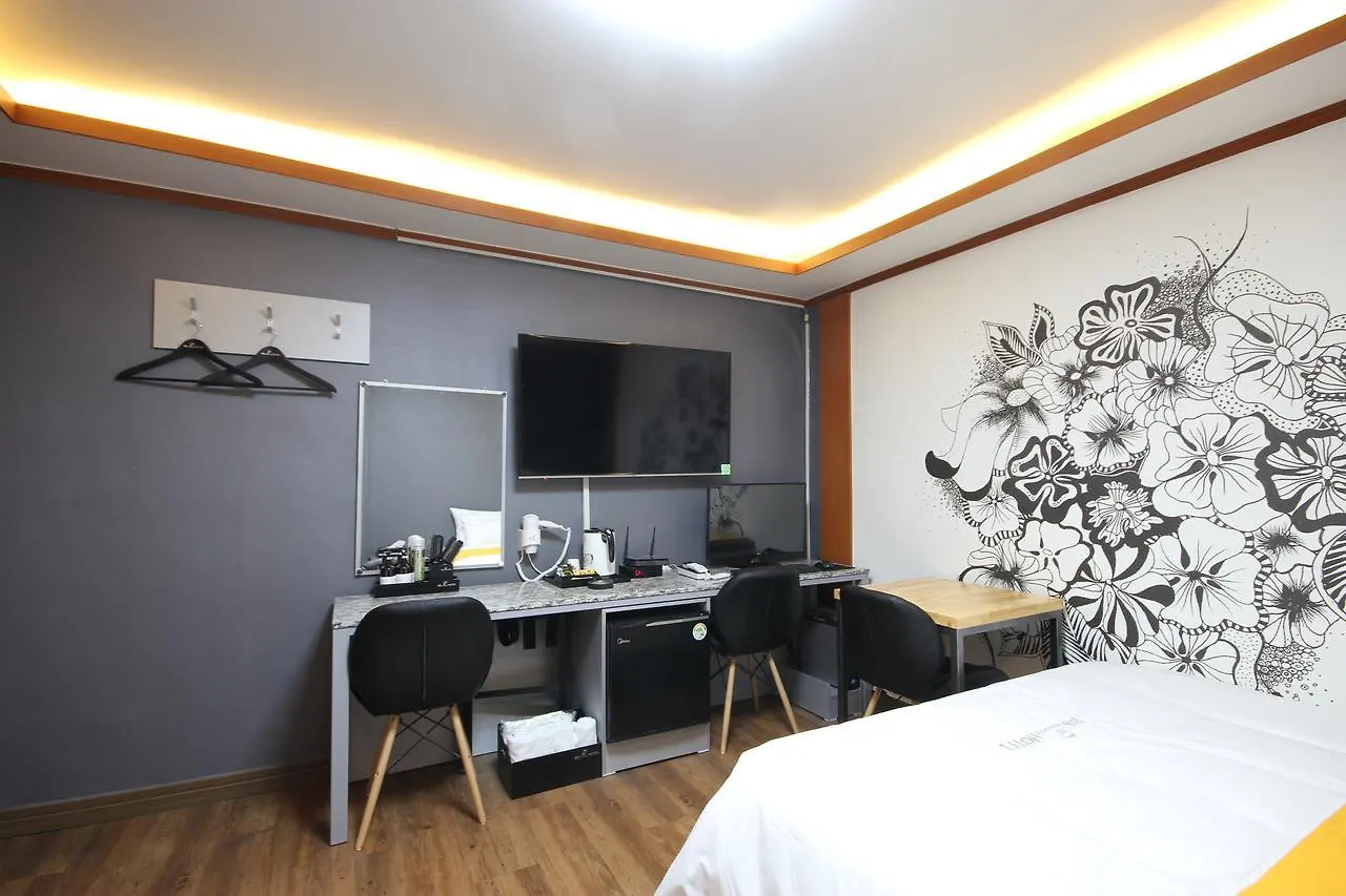 Business Hotel Busan Station 2*,